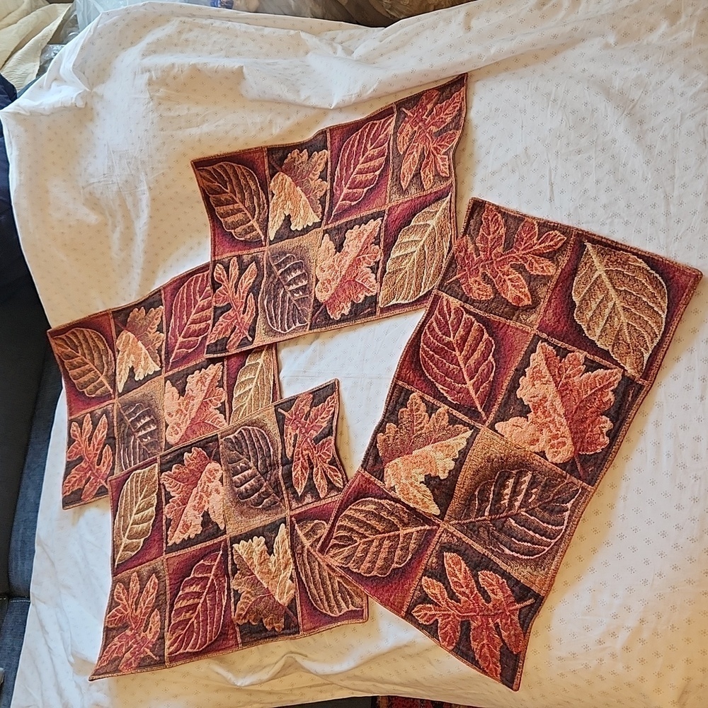 Set of 4 Autumn  leafes tapestry jaquard table placement 12x19